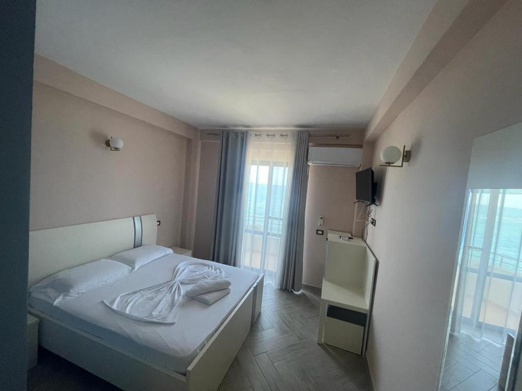 Hotel Ferrara Durres Exterior photo